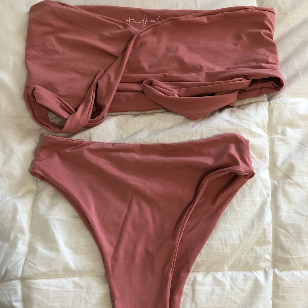 437 bikini Leo/Aubrey